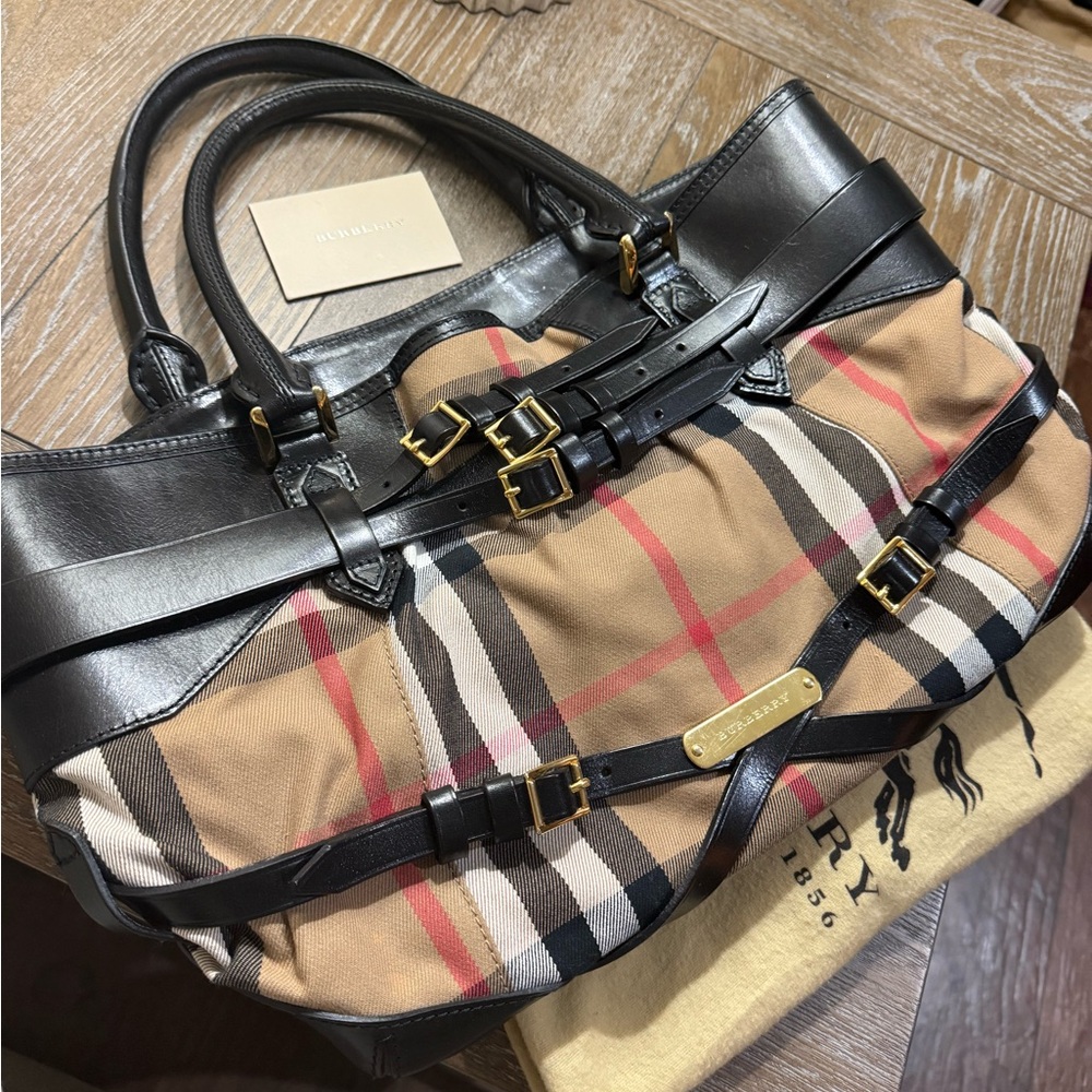 Burberry Black and Tan Plaid tote Handbag!!!